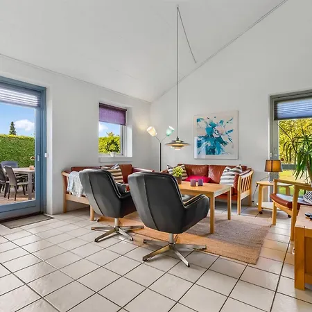 Mainio - 800m From The Sea By Interhome Hébergement de vacances Bøtø By