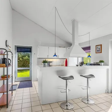 Mainio - 800m From The Sea By Interhome Bøtø By